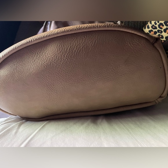 Joy Susan Backpack
Like NEW !!!
Top 12” W11”D7”Drop 22”
Zip&Slip pockets
EUC - Picture 6 of 8